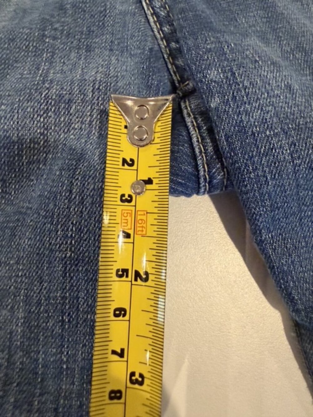 Guess brand jeans with western style rivet detailing - Picture 10 of 12
